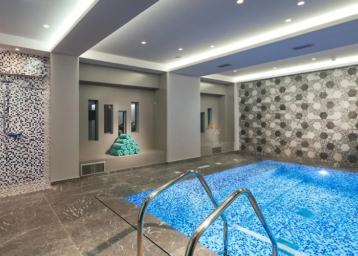 Blue Lagoon فندق 4*