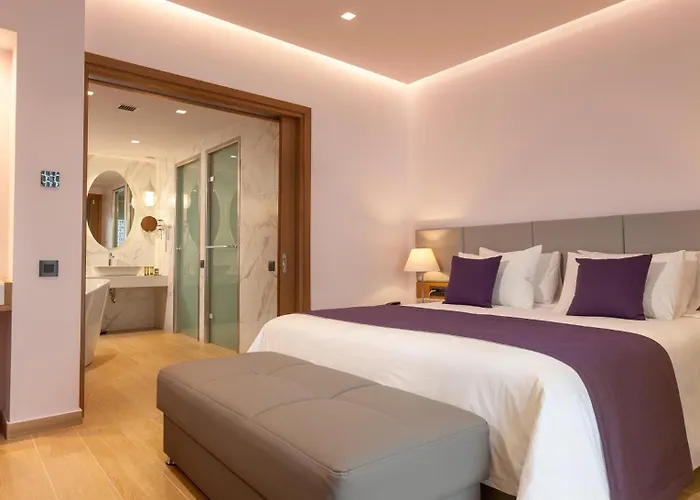 Blue Lagoon מלון