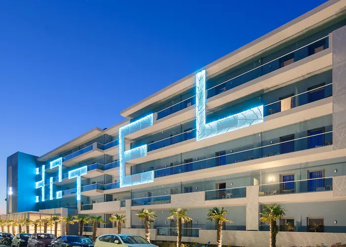 Blue Lagoon מלון