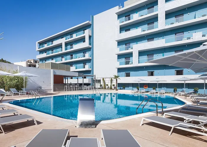 מלון Blue Lagoon 4*