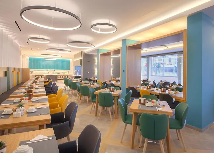 מלון Blue Lagoon 4*